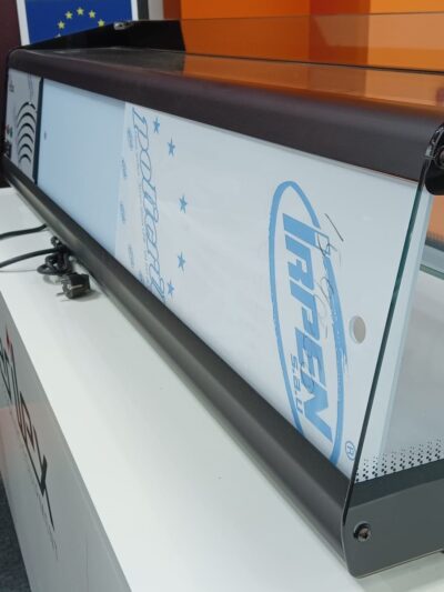 Cierre trasero con puerta corredera plexi para vitrina NEUTRA TRIPLE 11
